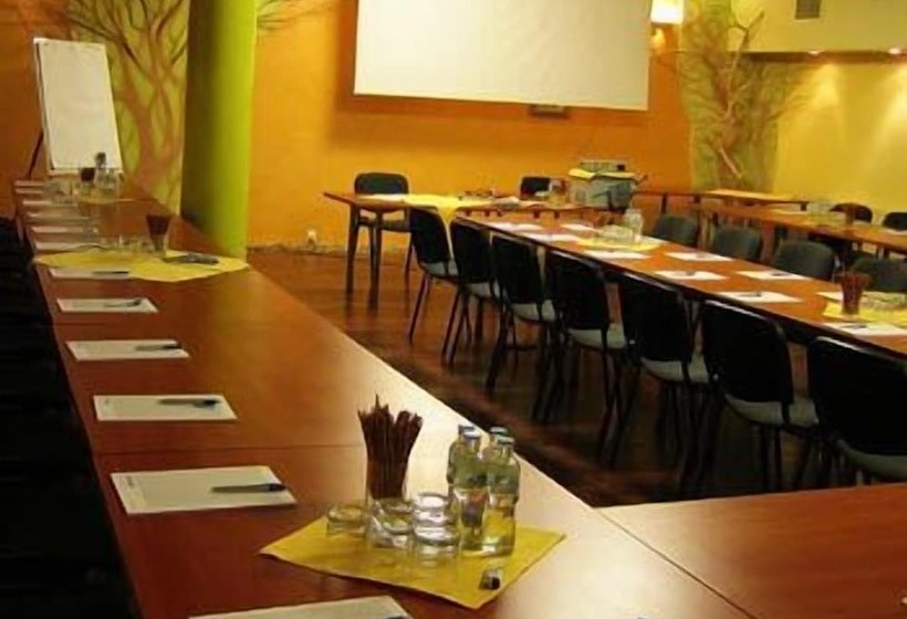 هتل Ara   Dancing Club Restauracja Ara