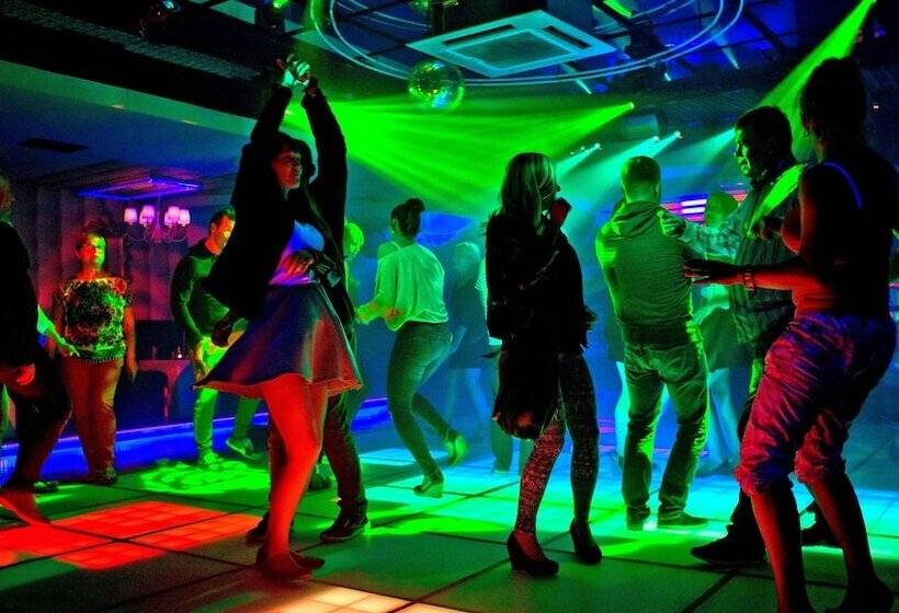 هتل Ara   Dancing Club Restauracja Ara