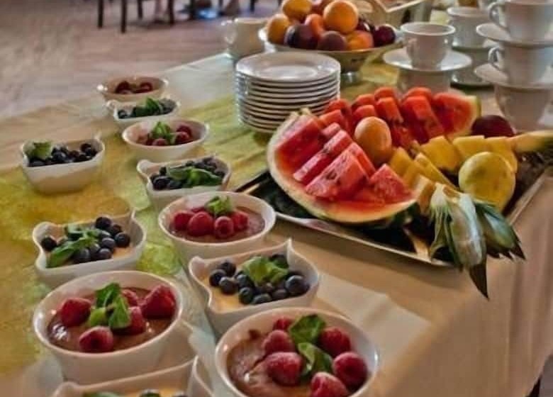 هتل Ara   Dancing Club Restauracja Ara