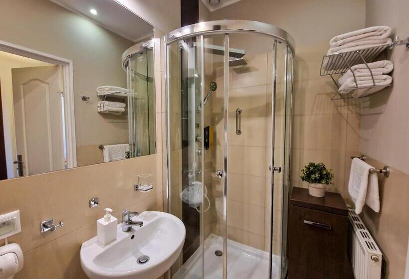 هتل Ara   Dancing Club Restauracja Ara