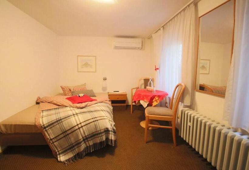 Отель Barbarossa Garni