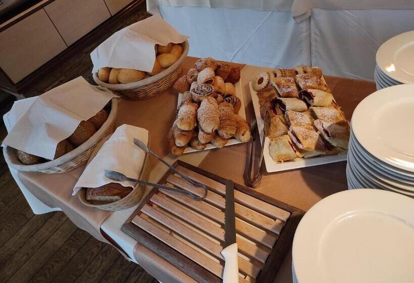 Bassiana Hotel Es Etterem