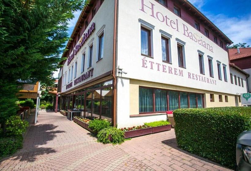 Bassiana Hotel Es Etterem