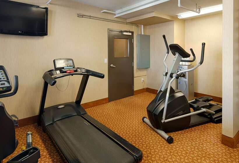 هتل Best Western Plus Estevan Inn & Suites