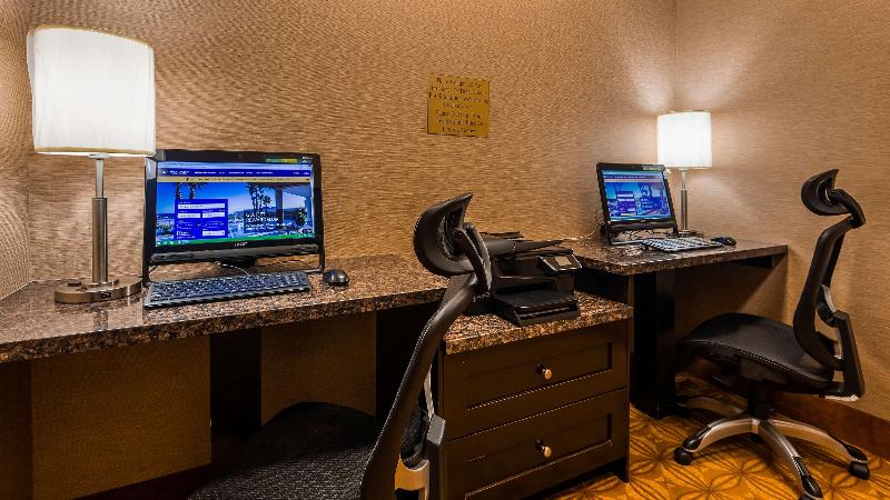 هتل Best Western Plus Estevan Inn & Suites