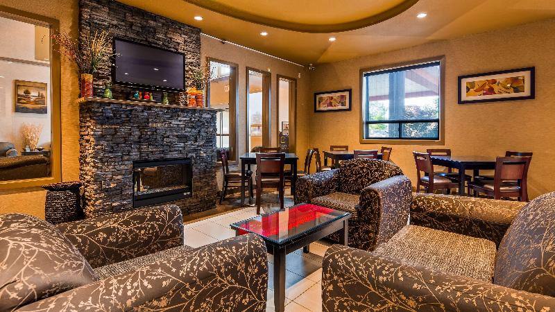هتل Best Western Plus Estevan Inn & Suites