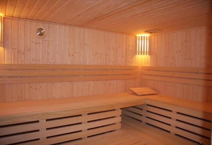 Отель Biathlon Sport & Spa