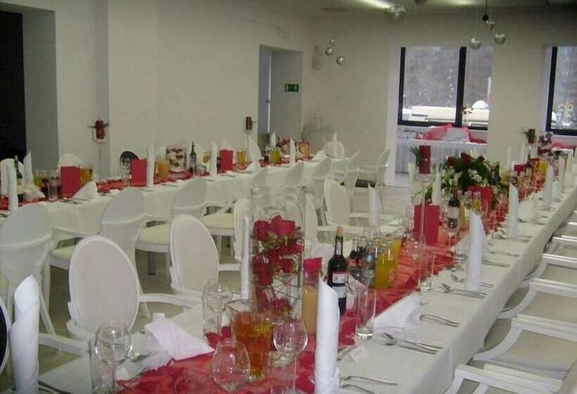 酒店 Black & White