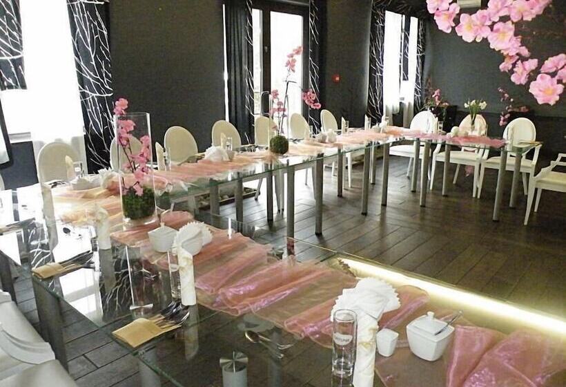 酒店 Black & White