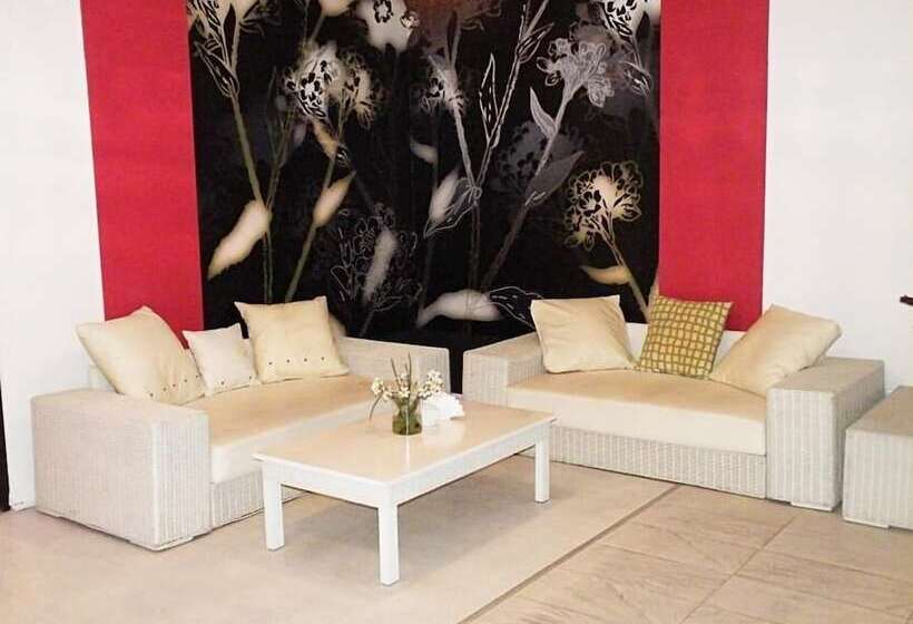 酒店 Black & White