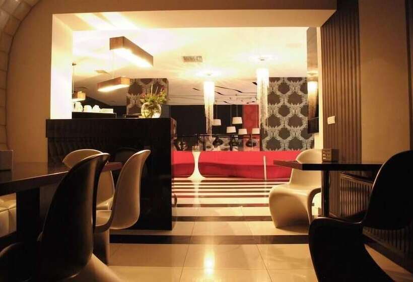 酒店 Black & White