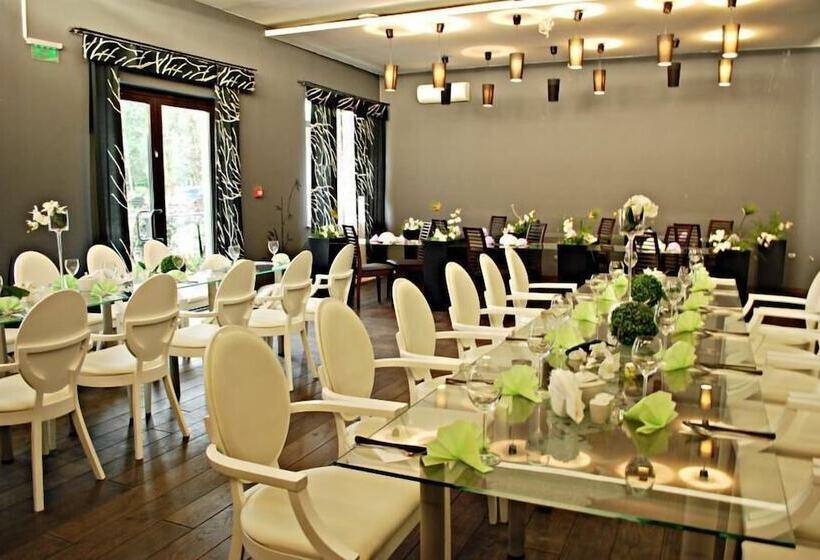 酒店 Black & White