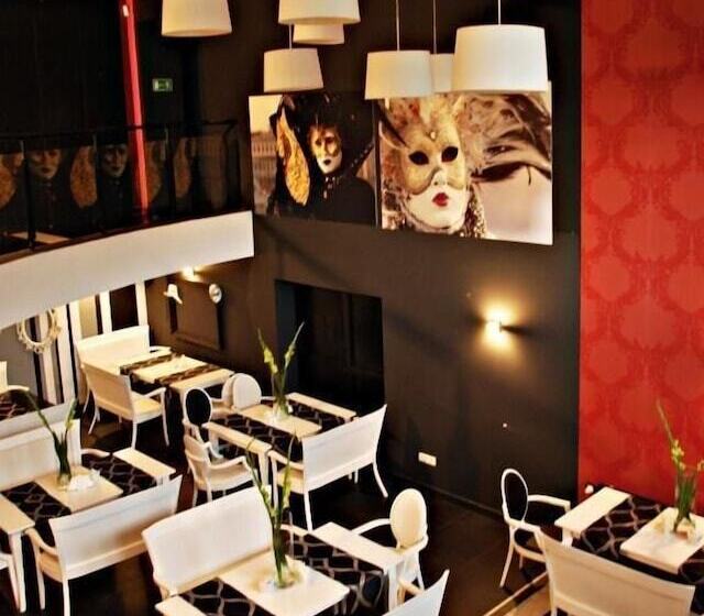 酒店 Black & White