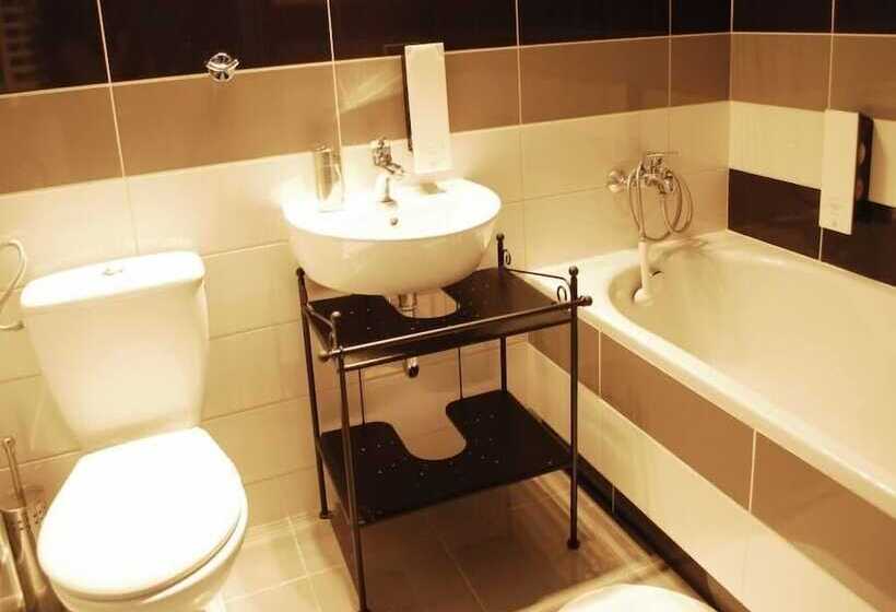 酒店 Black & White