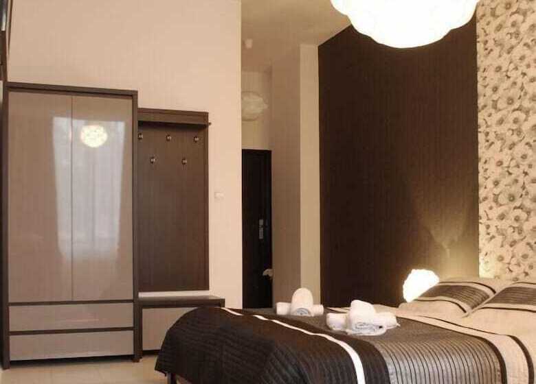 酒店 Black & White