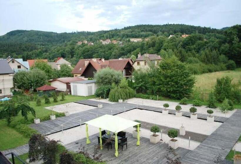 酒店 Black & White