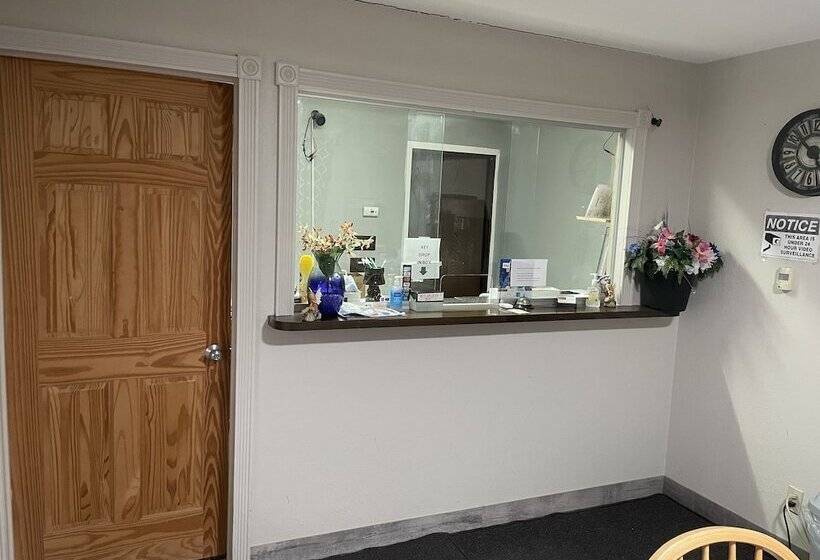 בית מלון כפרי Budget Host Inn