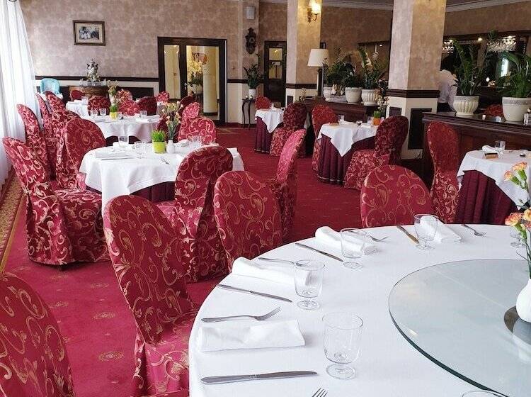 בית מלון כפרי Chopin Business&spa