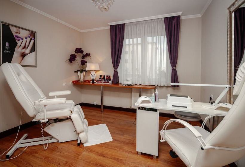 בית מלון כפרי Chopin Business&spa