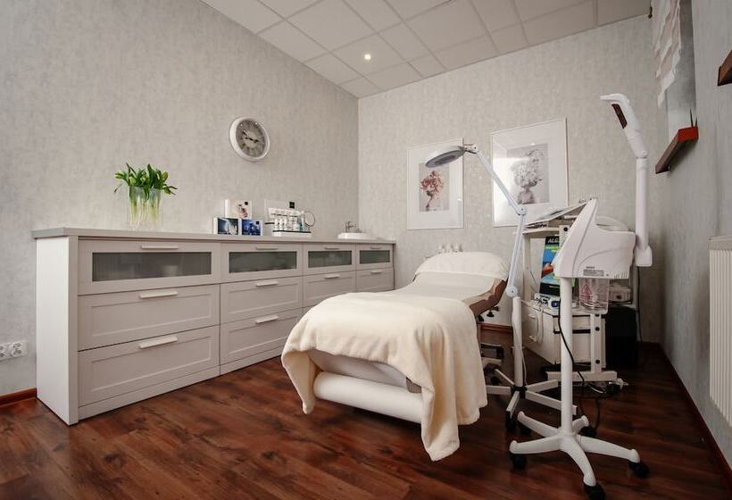 בית מלון כפרי Chopin Business&spa