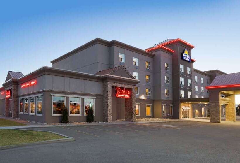 בית מלון כפרי Days Inn & Suites By Wyndham Edmonton Airport