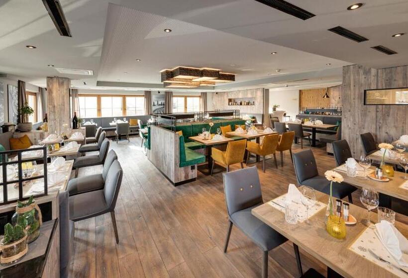 Отель Der Reschenhof