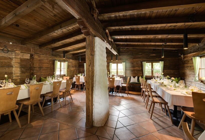 Отель Der Reschenhof