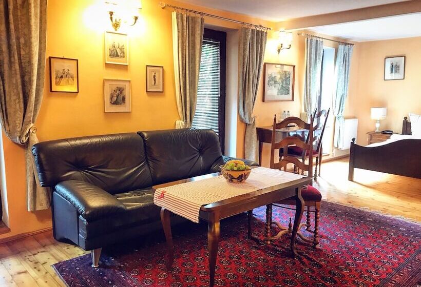 فندق Dworek Adamski