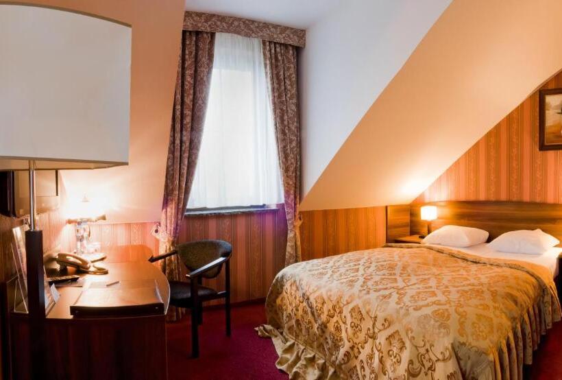 Отель Dworski Galaktyczny Park