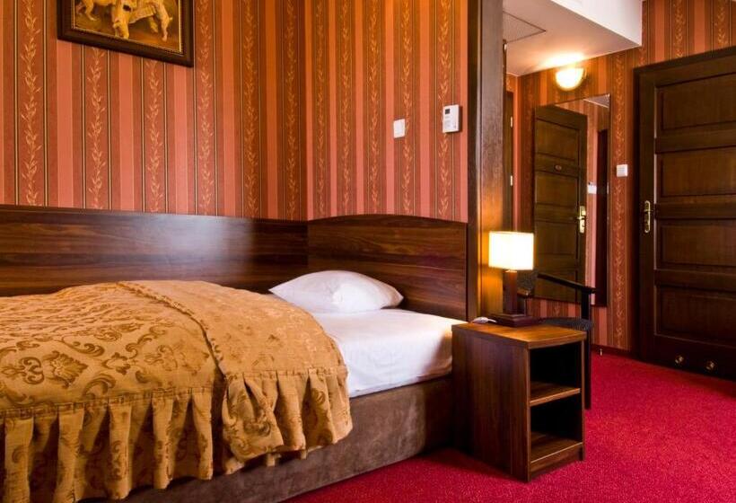 Отель Dworski Galaktyczny Park