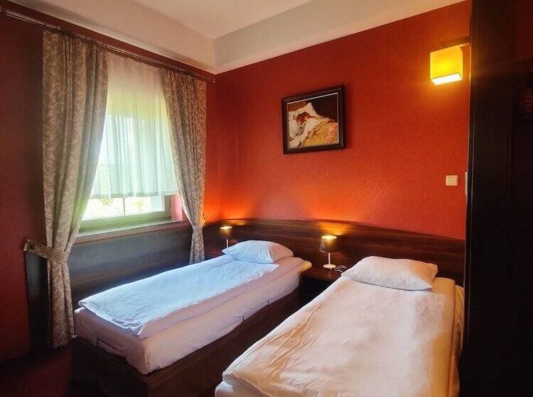 Отель Dworski Galaktyczny Park