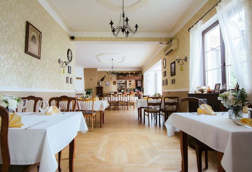 Отель Dwór Konstancin