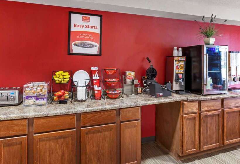 فندق Econo Lodge Inn & Suites