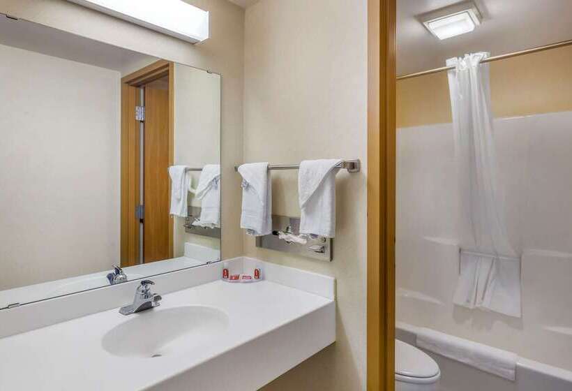 فندق Econo Lodge Inn & Suites