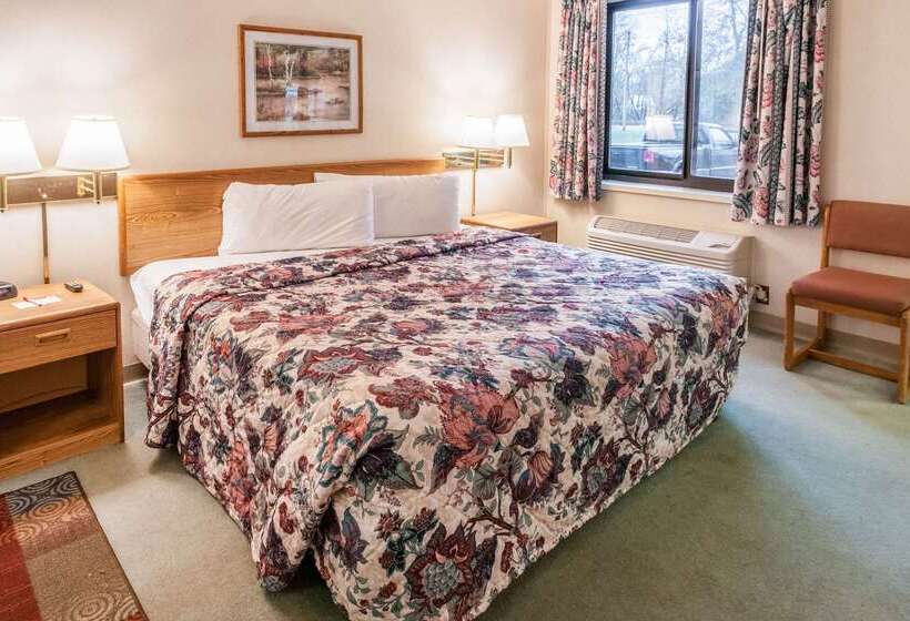 فندق Econo Lodge Inn & Suites