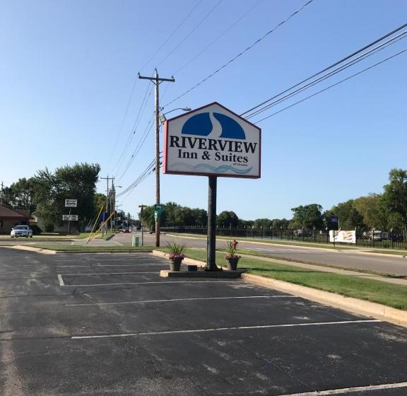 فندق Econo Lodge Inn & Suites