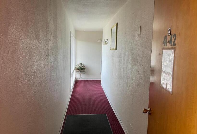 فندق Front Street Inn