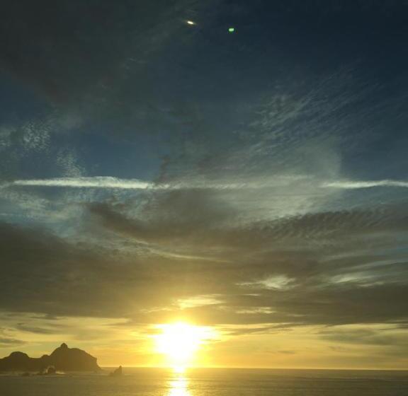 فندق Front Street Inn