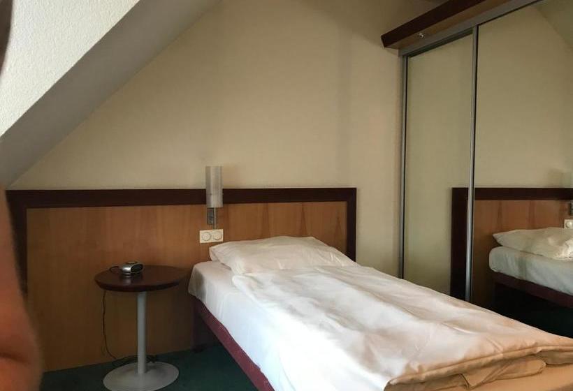 Отель Gasthof Gruner Wald