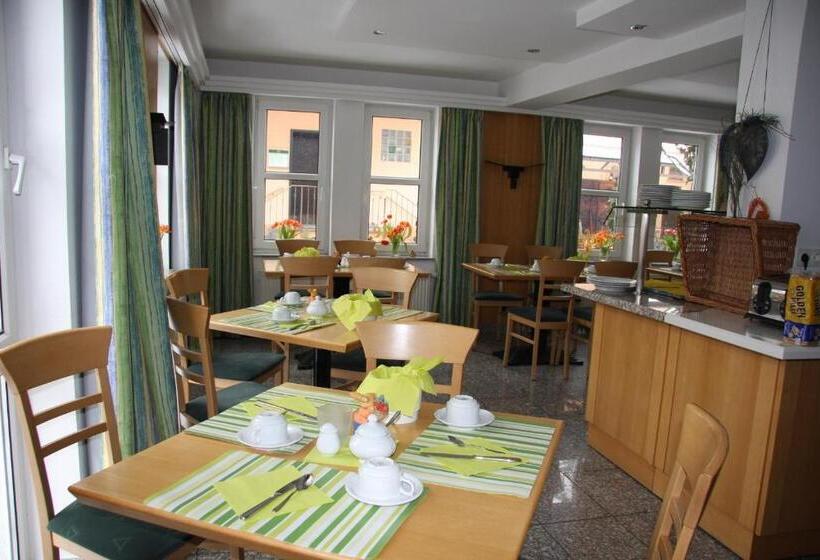 Отель Gasthof Gruner Wald