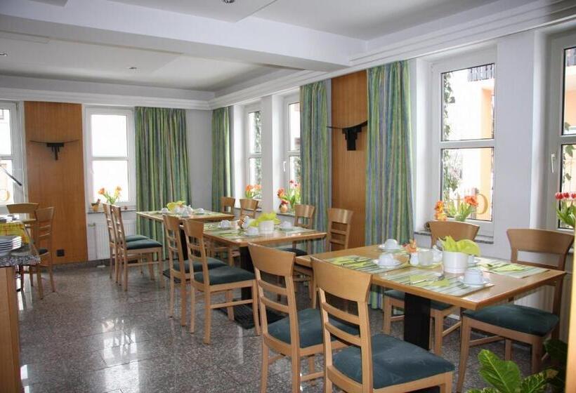 Отель Gasthof Gruner Wald