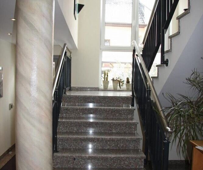 Отель Gasthof Gruner Wald