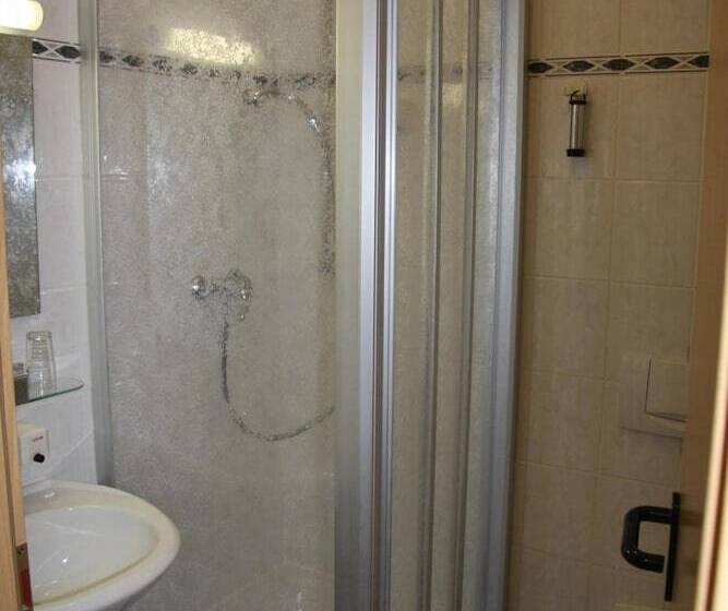 Отель Gasthof Gruner Wald