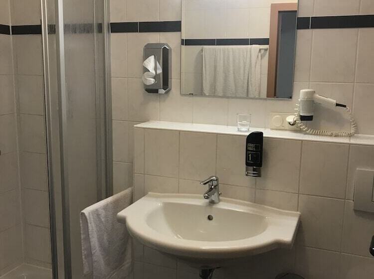 Отель Gasthof Gruner Wald