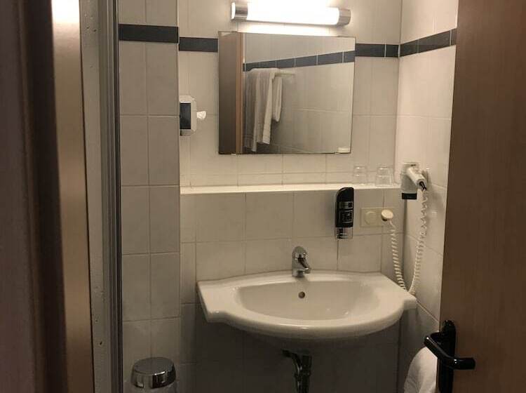 Отель Gasthof Gruner Wald