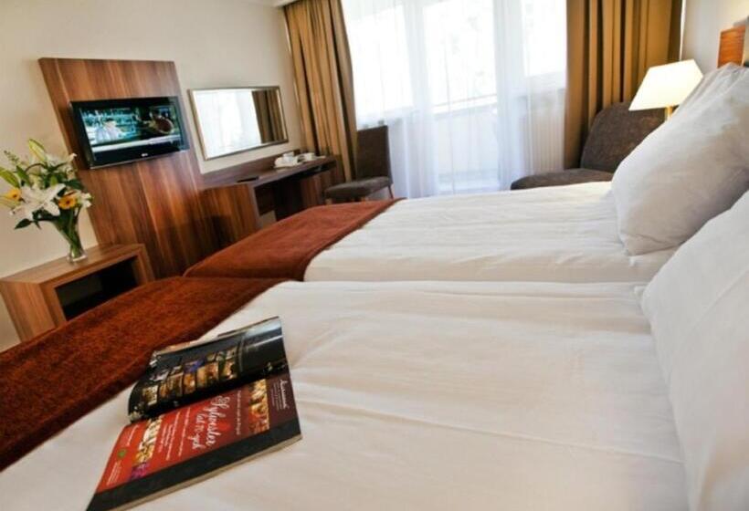 Отель Jantar Medical Spa