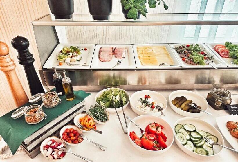 酒店 I Restauracja W Luboniu