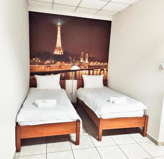 酒店 I Restauracja W Luboniu