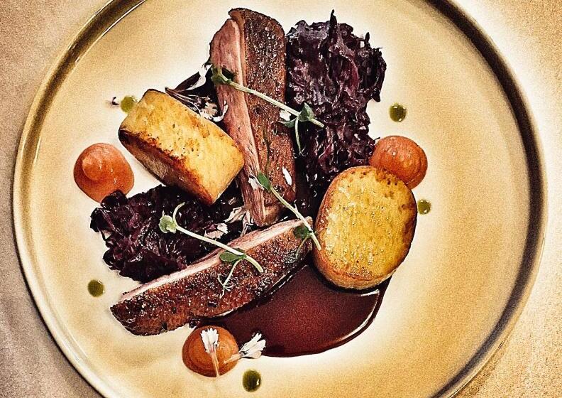 酒店 I Restauracja W Luboniu