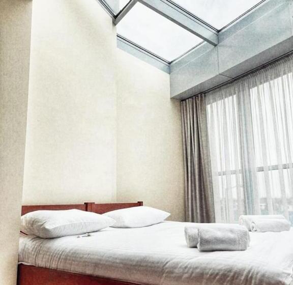 酒店 I Restauracja W Luboniu